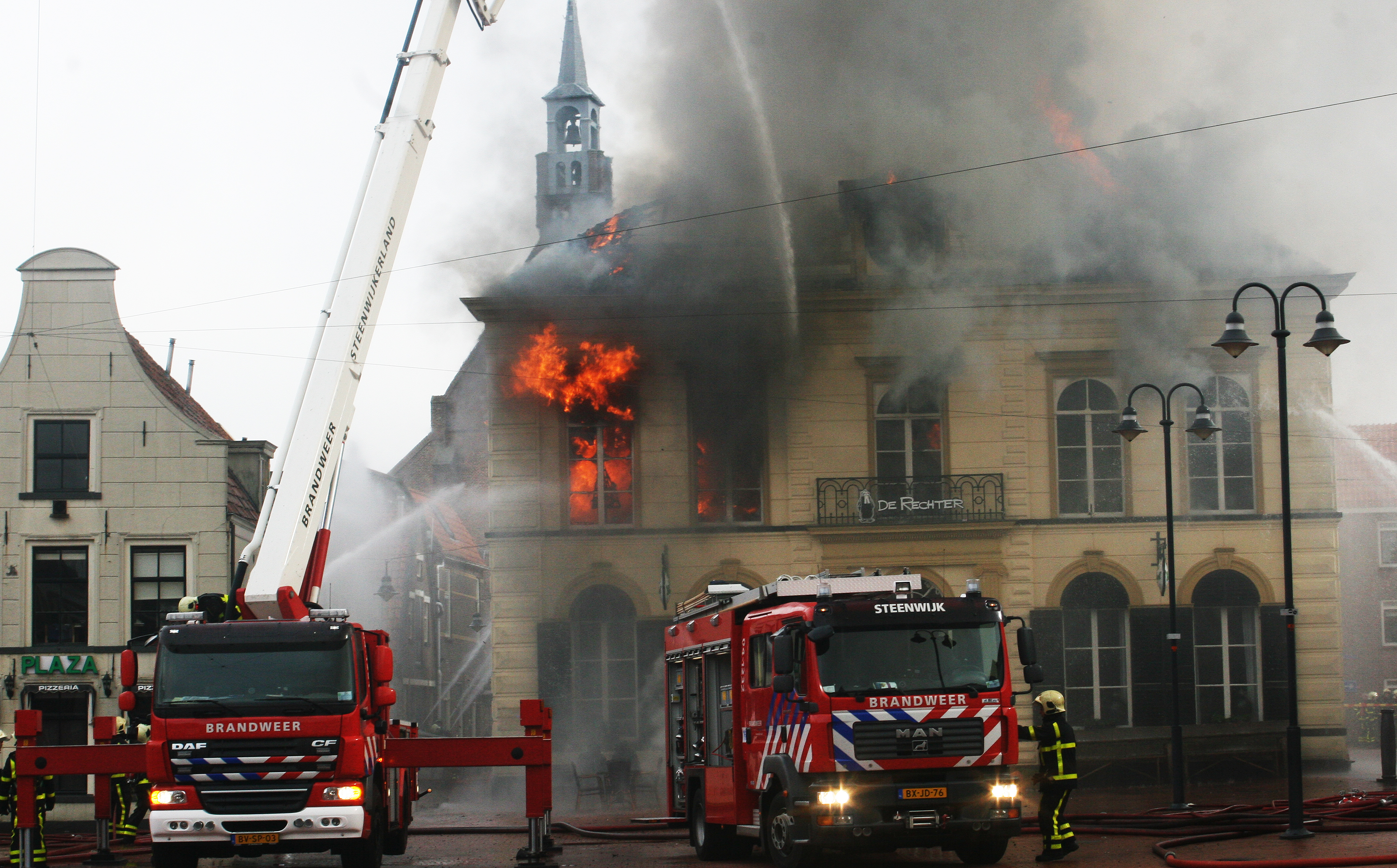 vermomming kompas gebaar Grote brand in monumentaal pand in Steenwijk | 112 Hardenberg
