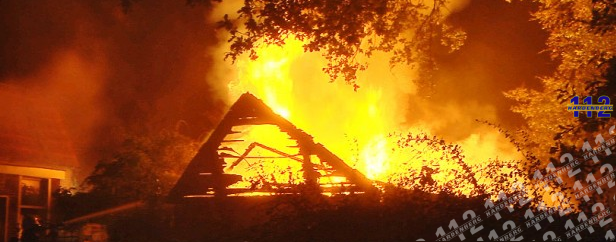 Uitslaande schuurbrand Oud-Avereest (video)